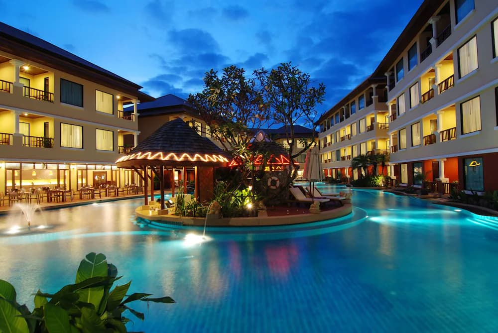 Poolside bar
