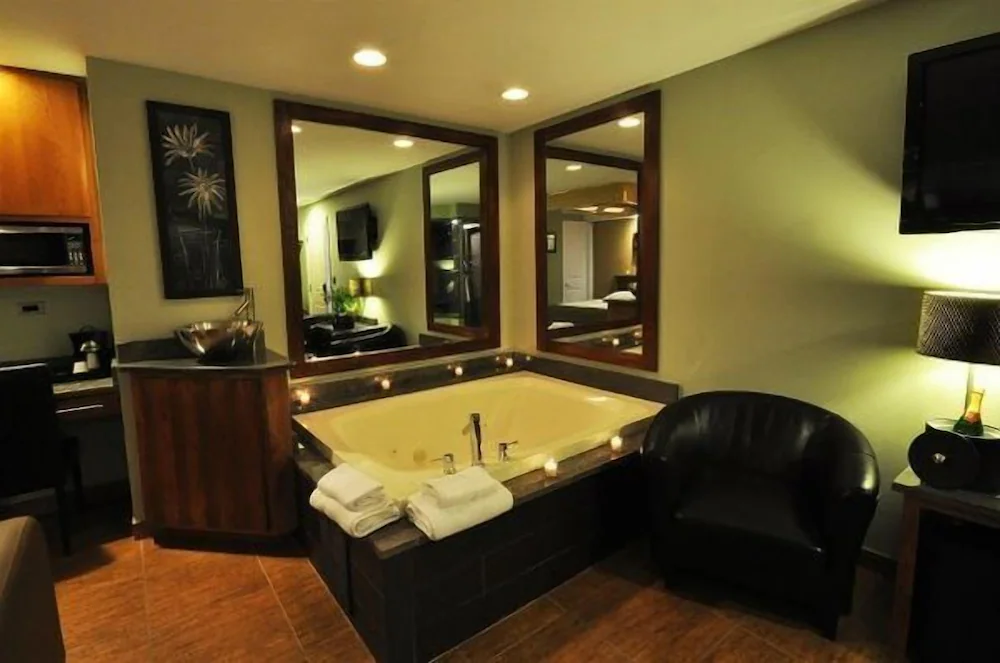 Deep soaking bathtub