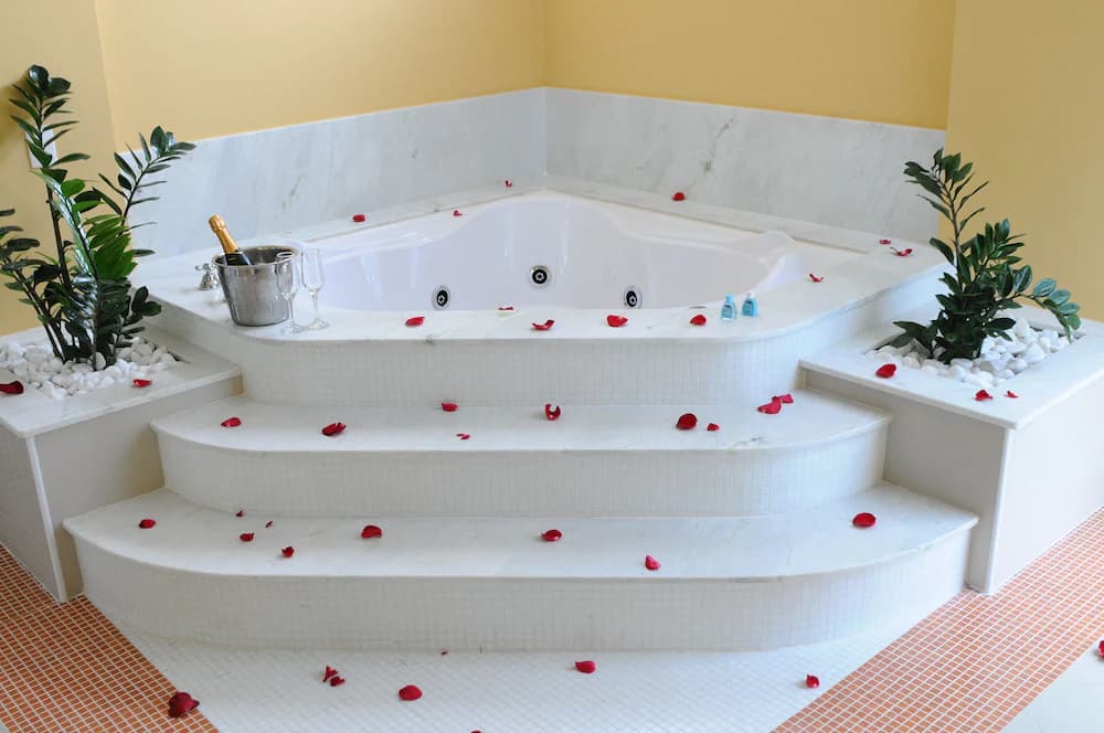 Jetted tub
