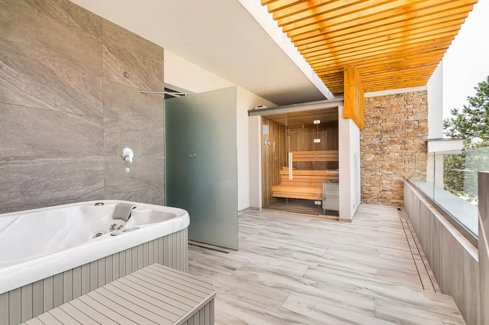 Private spa tub