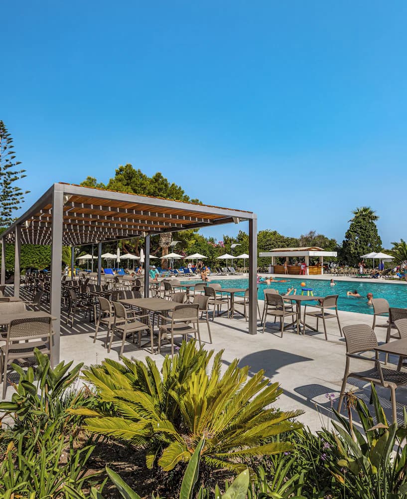 Poolside bar