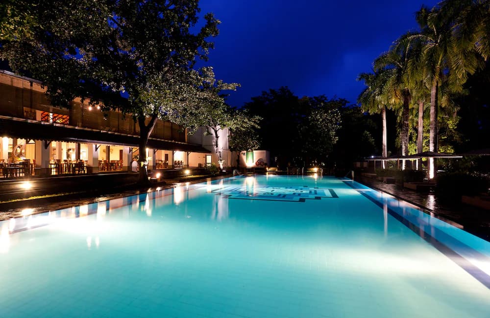 Exercise/lap pool