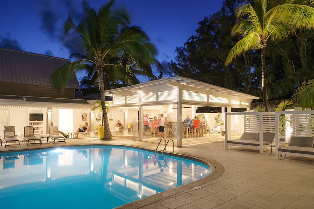Poolside bar