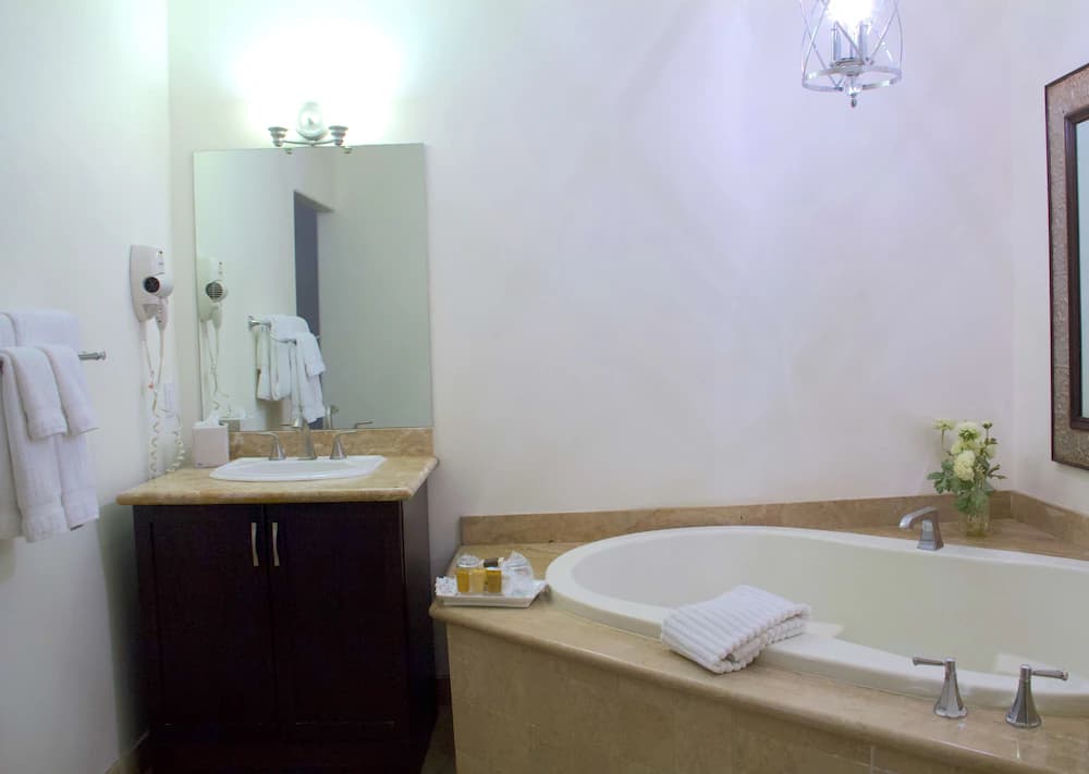 Private spa tub