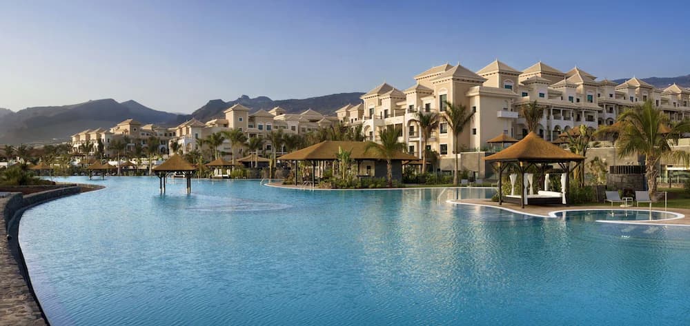 Infinity pool