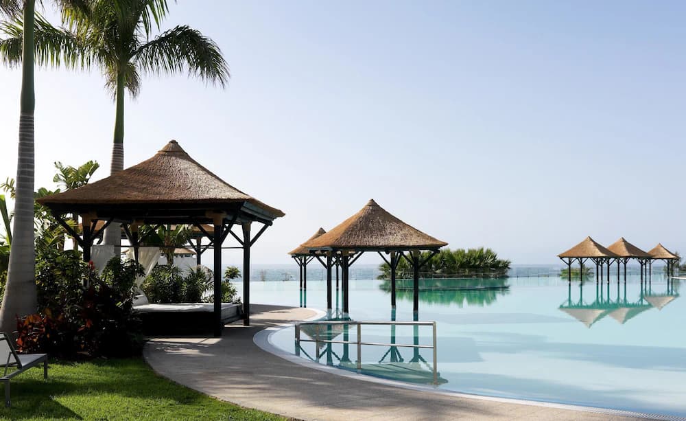 Infinity pool