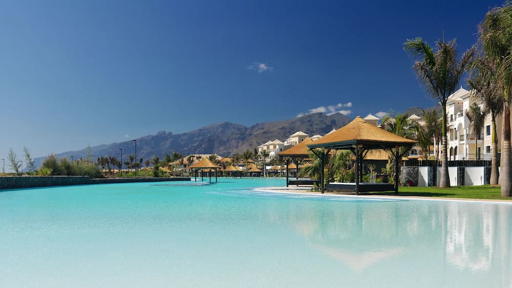 Infinity pool