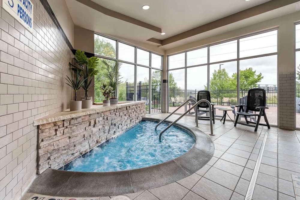 Indoor spa tub