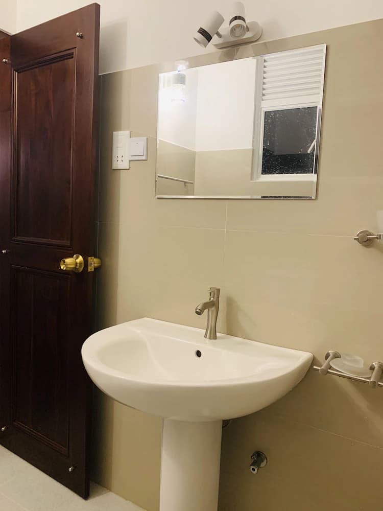 Bathroom sink