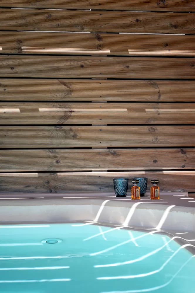 Jetted tub