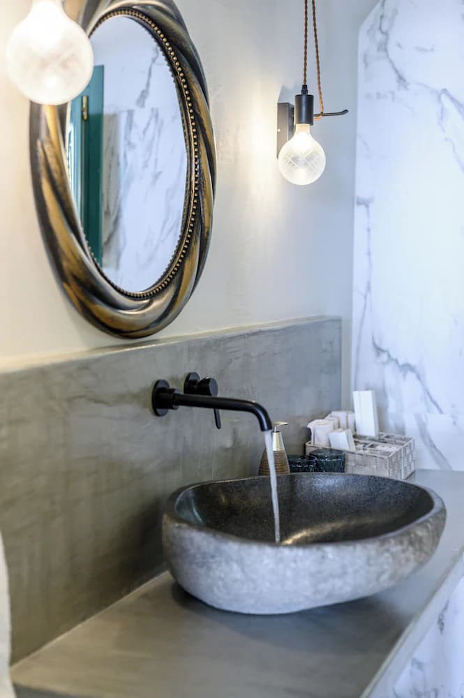 Bathroom amenities