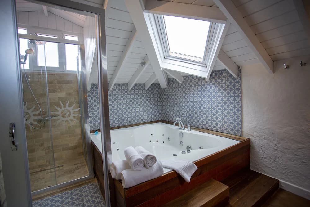 Jetted tub