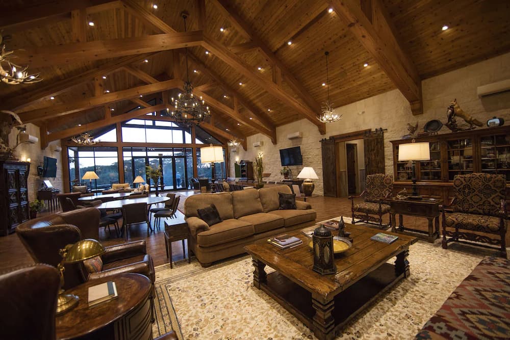 Lobby lounge