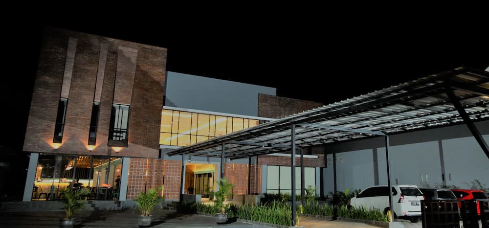 Front of property - evening/night