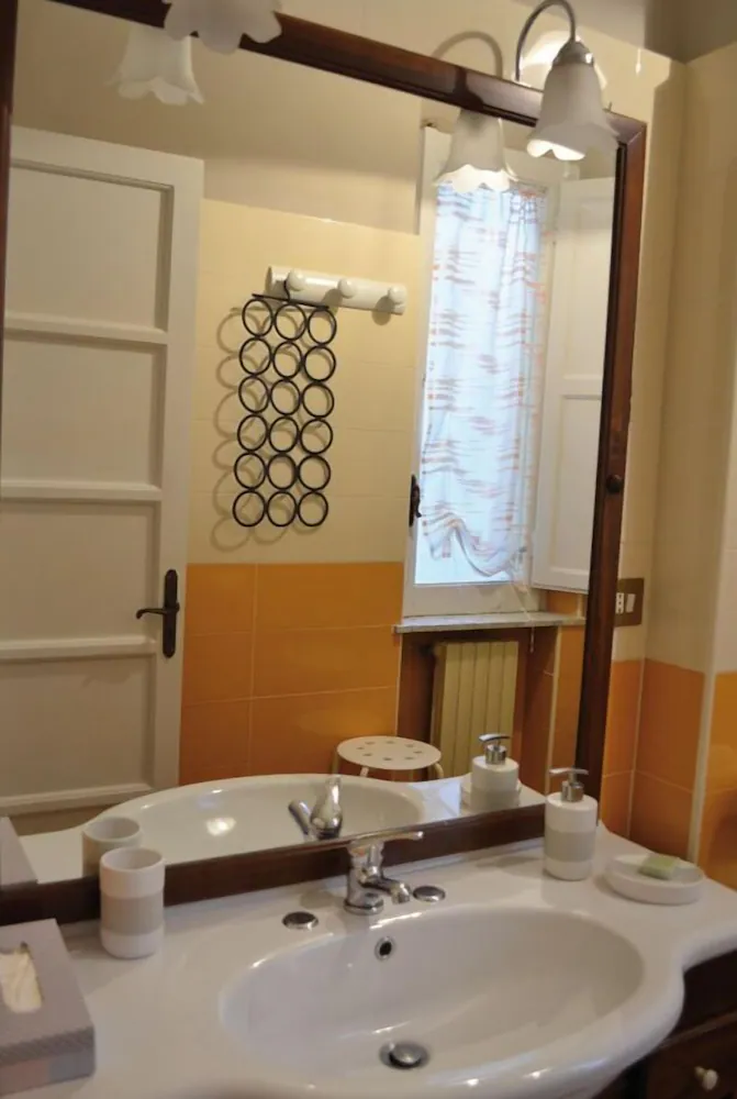 Bathroom sink