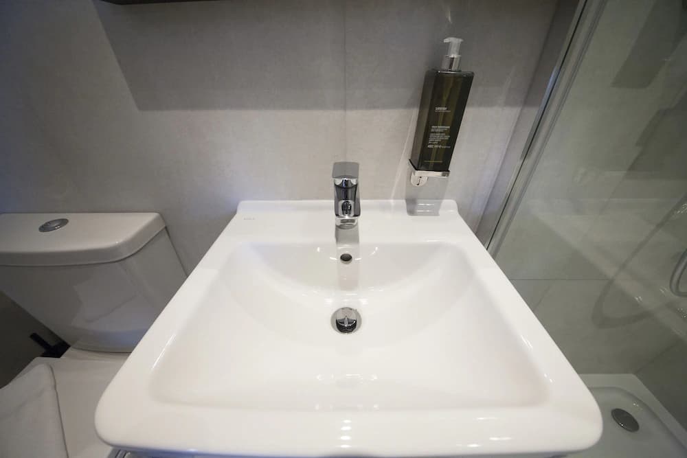 Bathroom sink