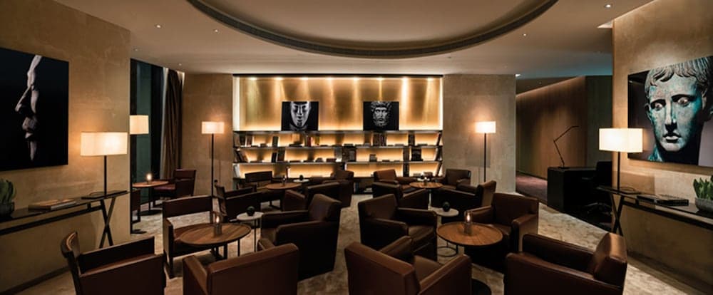 Lobby lounge