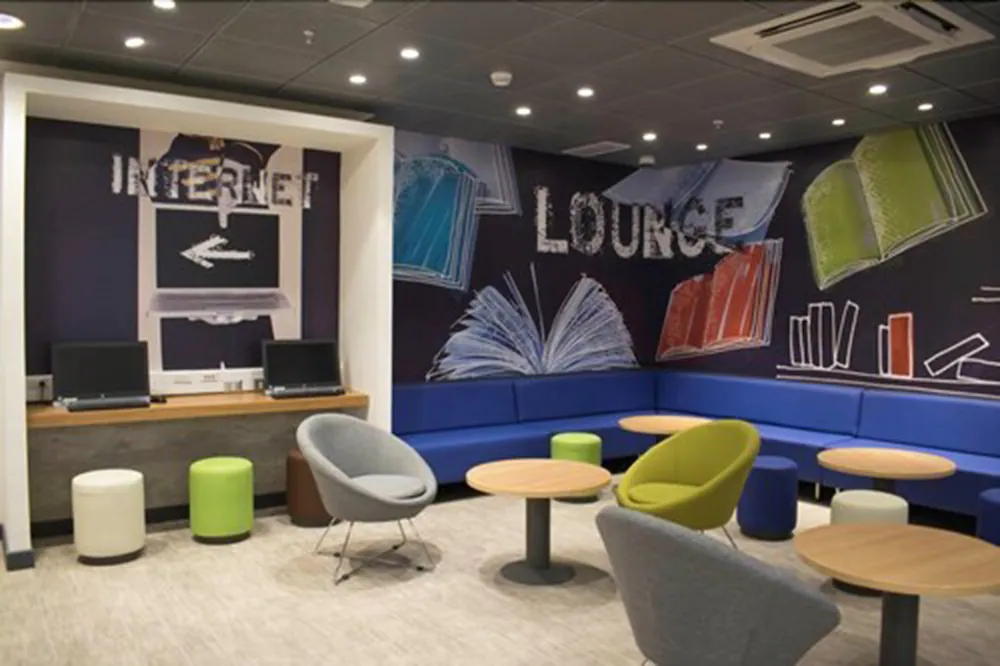 Lobby lounge