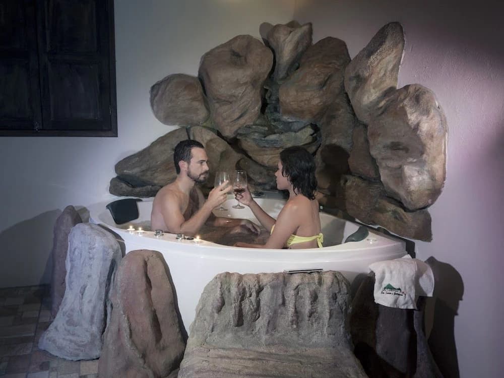 Jetted tub