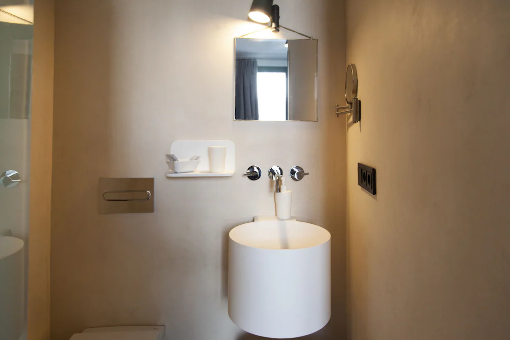 Bathroom sink