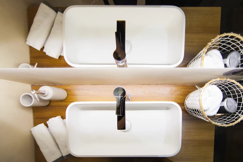 Bathroom sink
