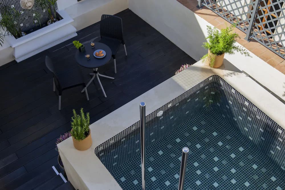 Private pool