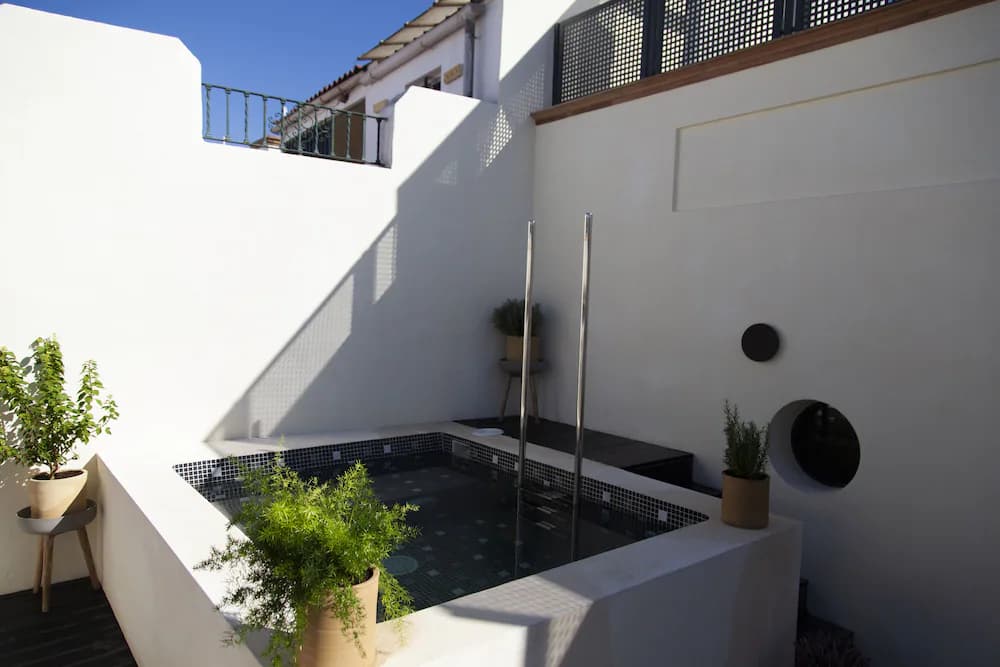 Private pool