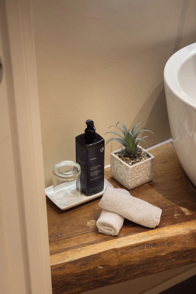 Bathroom amenities