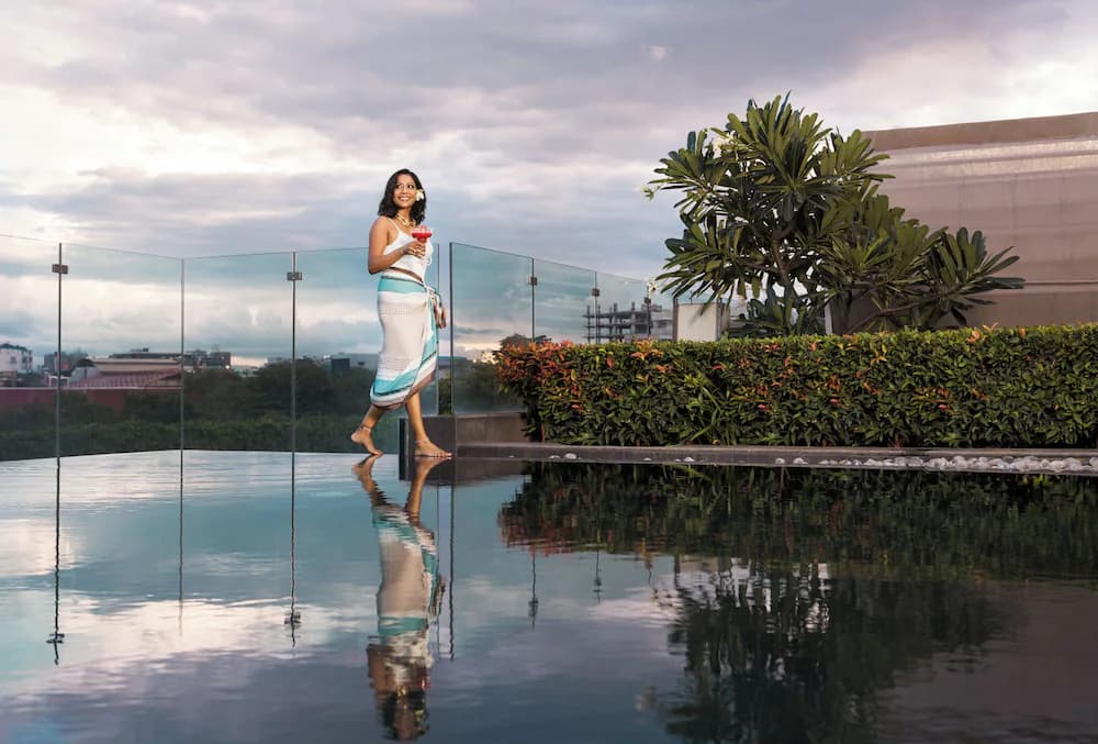 Infinity pool