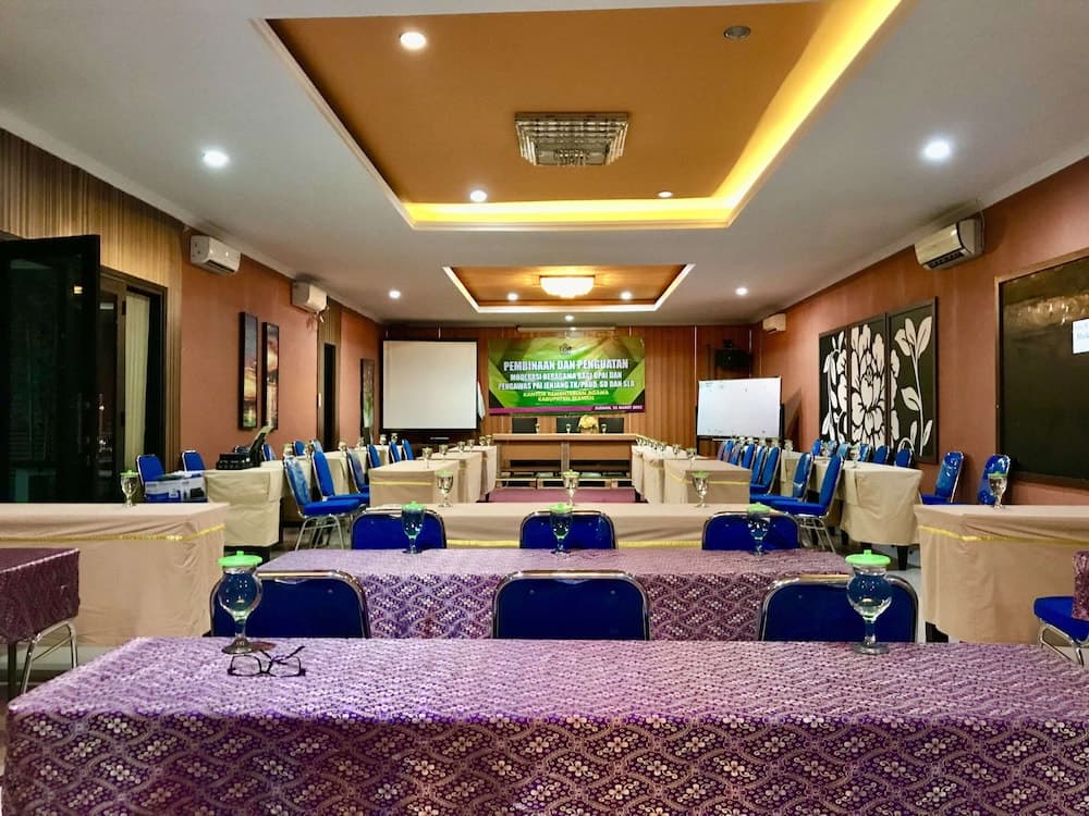 Meeting facility