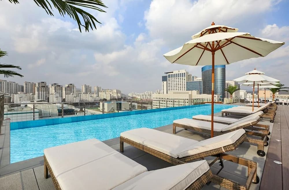 Rooftop pool