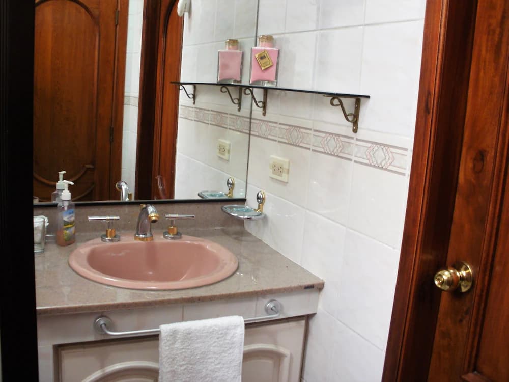 Bathroom sink