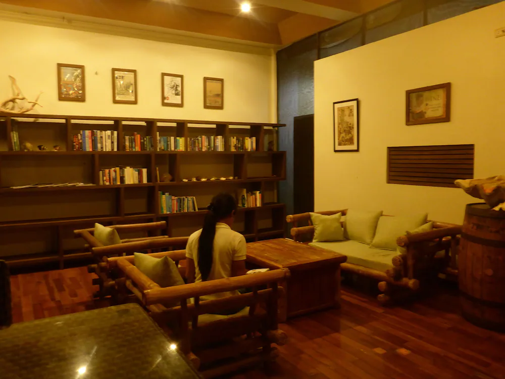 Lobby lounge