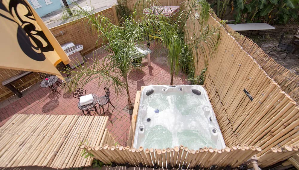 Outdoor spa tub