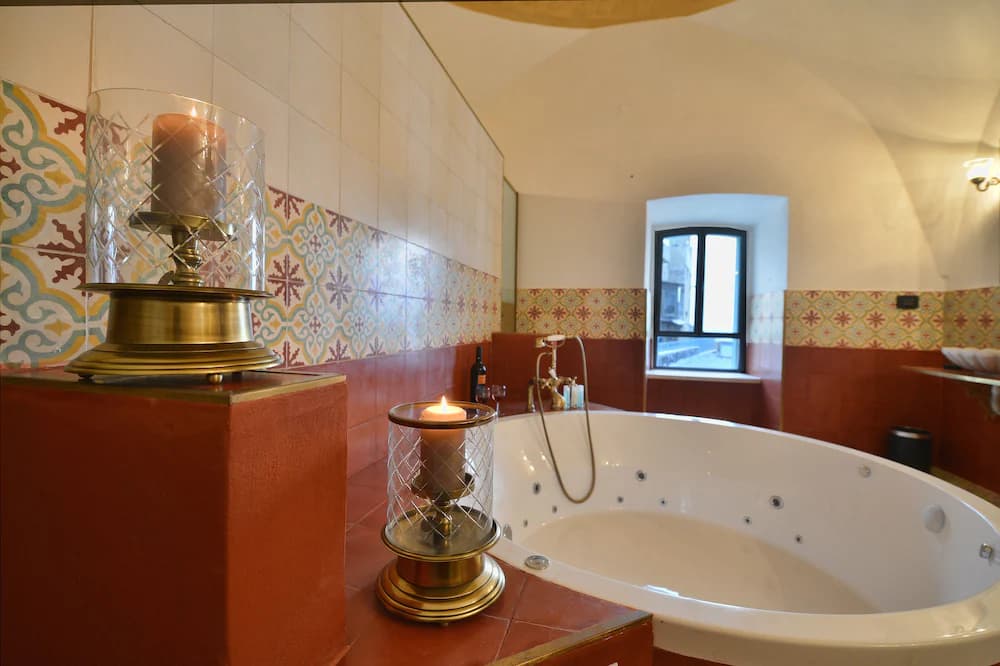 Jetted tub