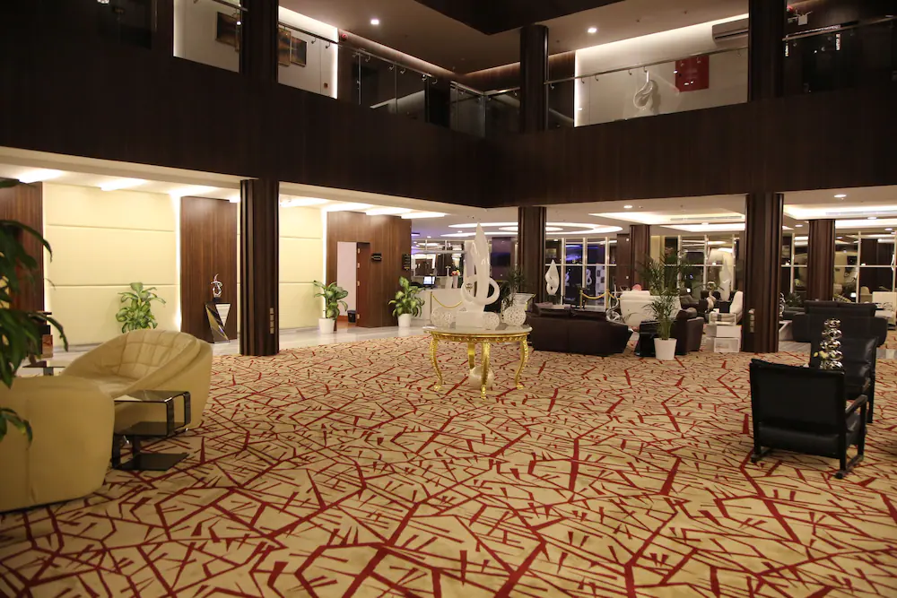 Lobby lounge