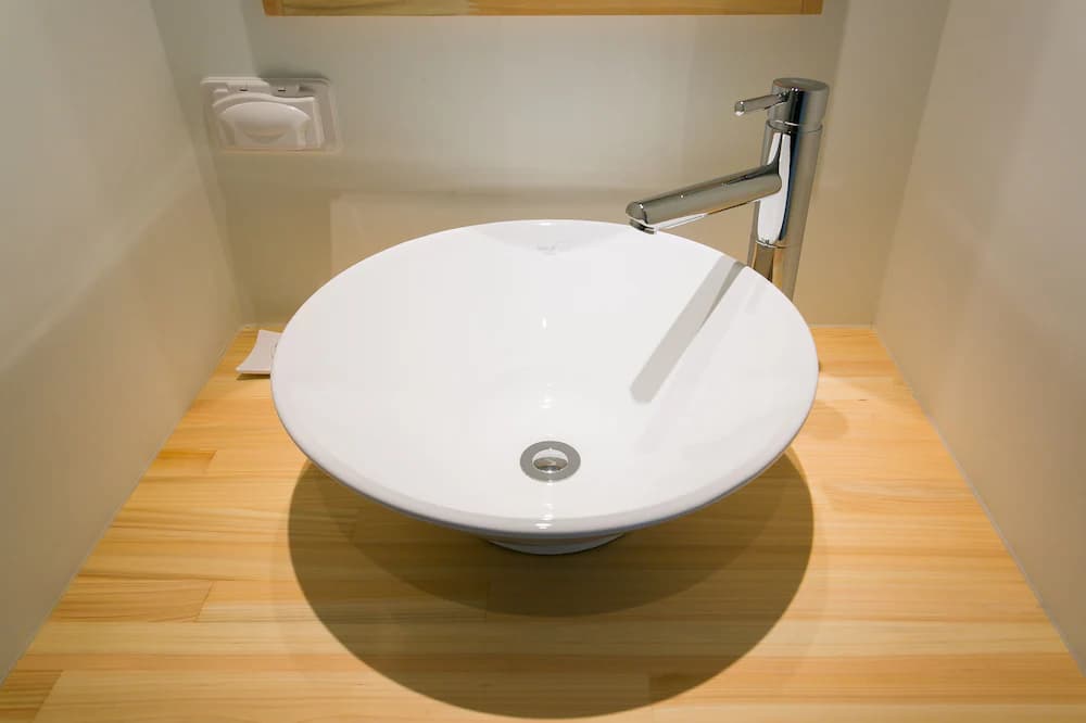 Bathroom sink