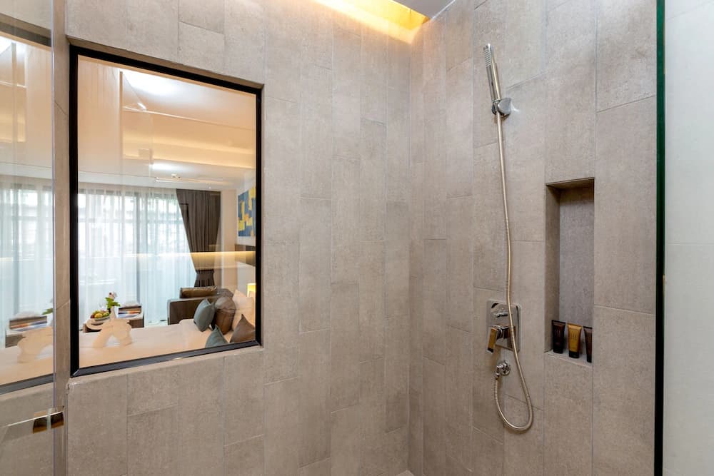 Bathroom shower