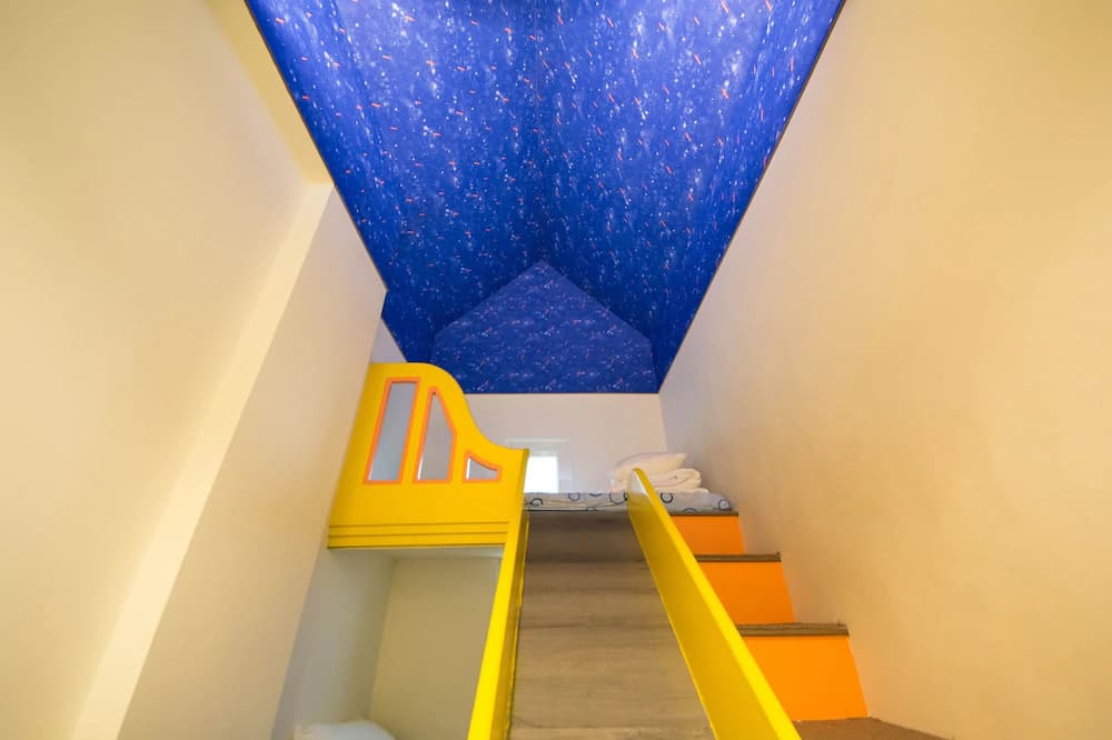 Children's theme room
