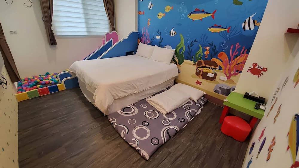 Children's theme room