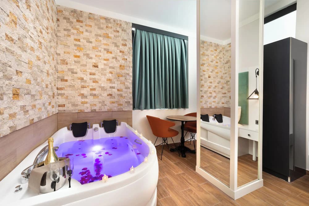 Jetted tub