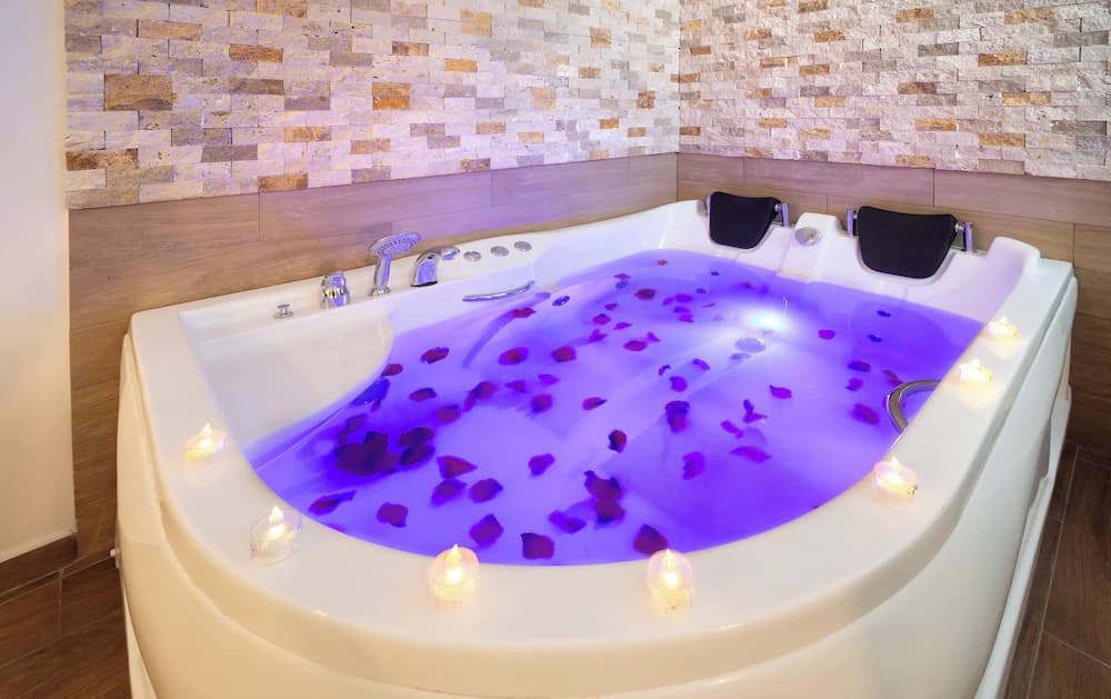 Jetted tub
