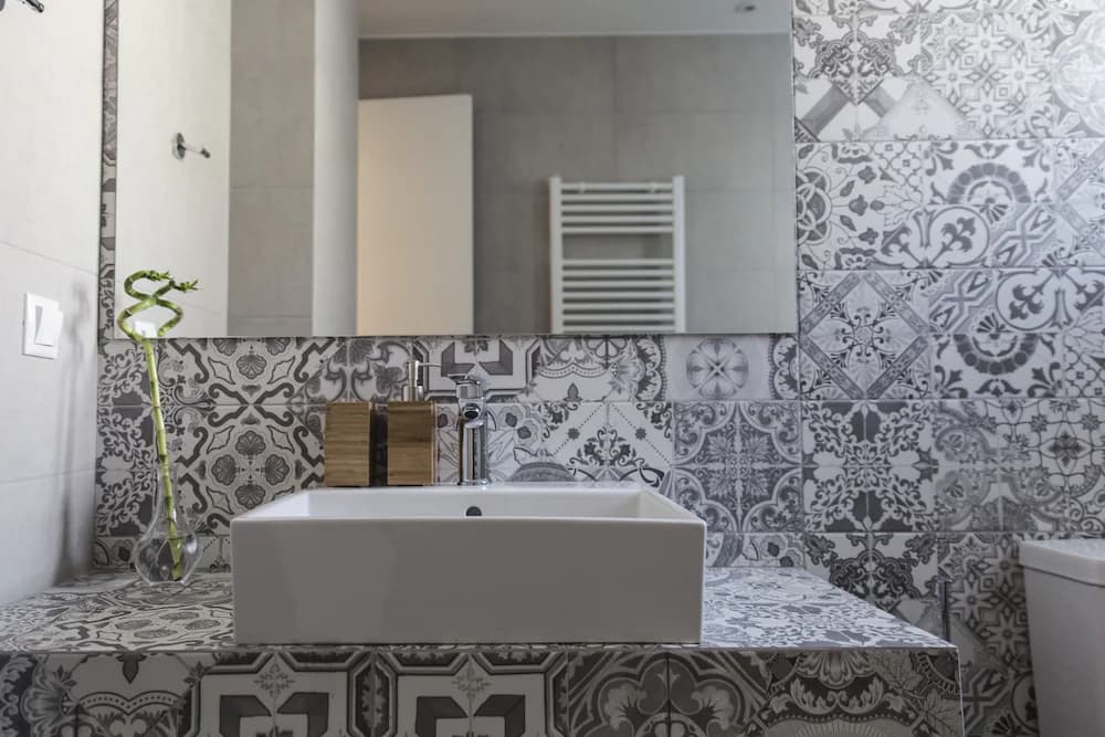 Bathroom sink