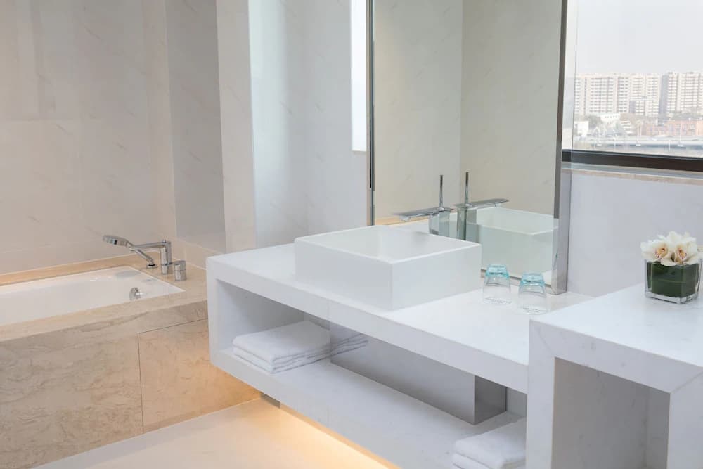 Bathroom sink