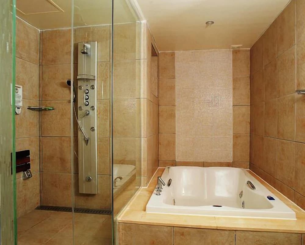 Jetted tub