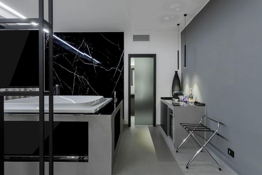 Private spa tub
