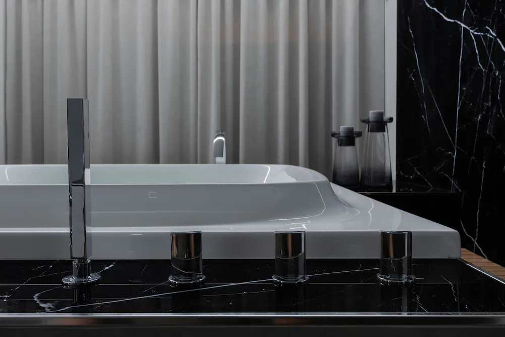 Private spa tub