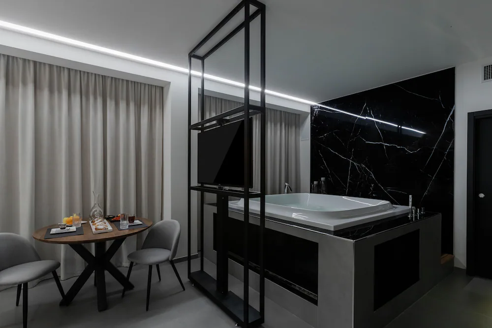 Private spa tub