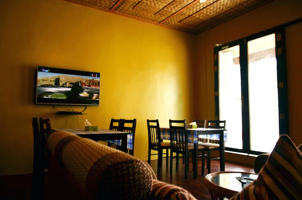 Lobby lounge