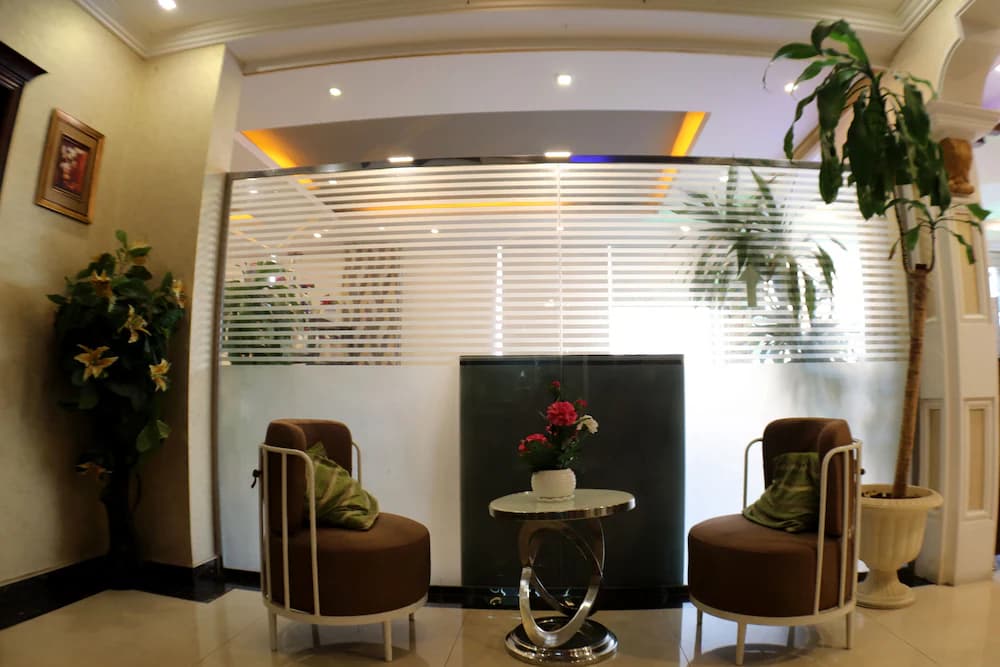 Lobby lounge